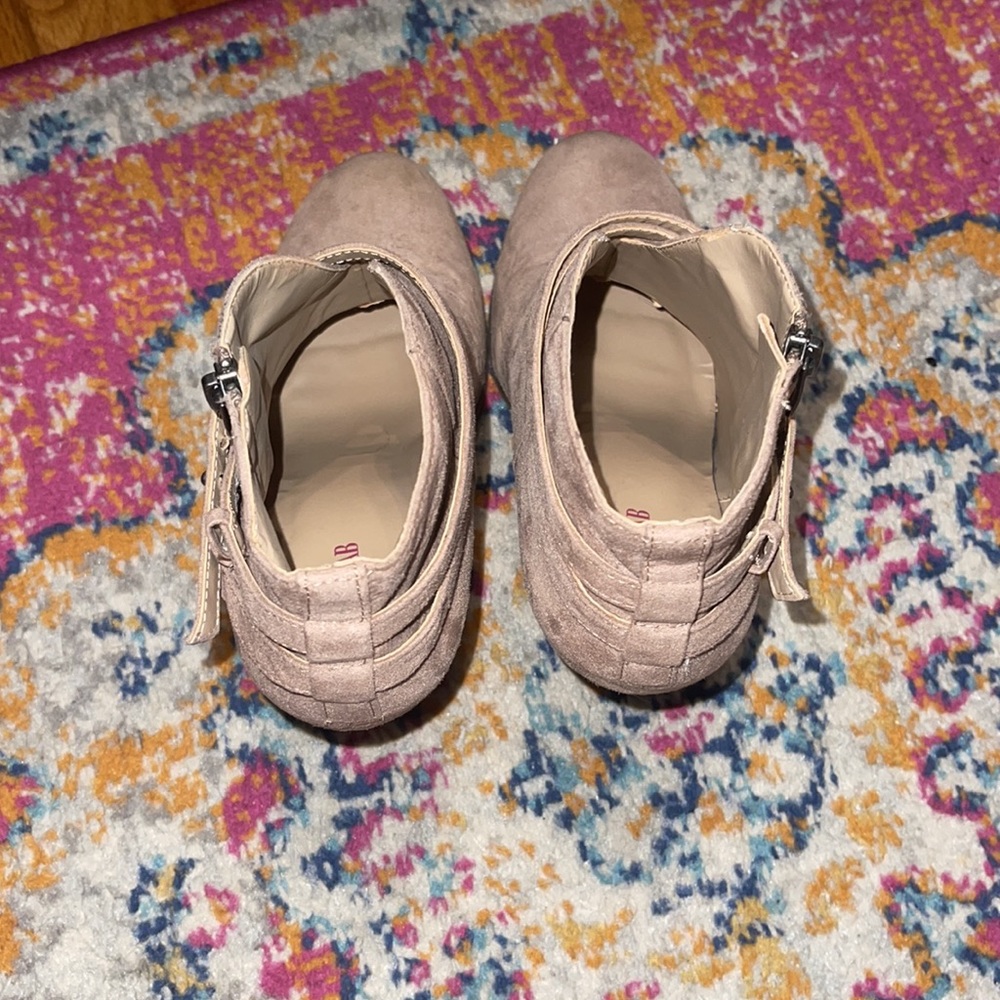 booties - Picture 4 of 5